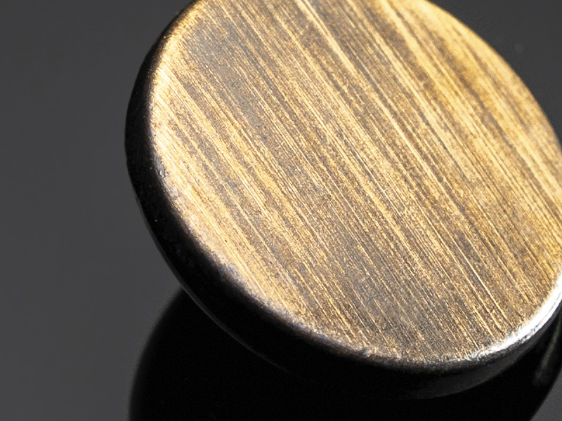 Superficie Satinata di un Bottone