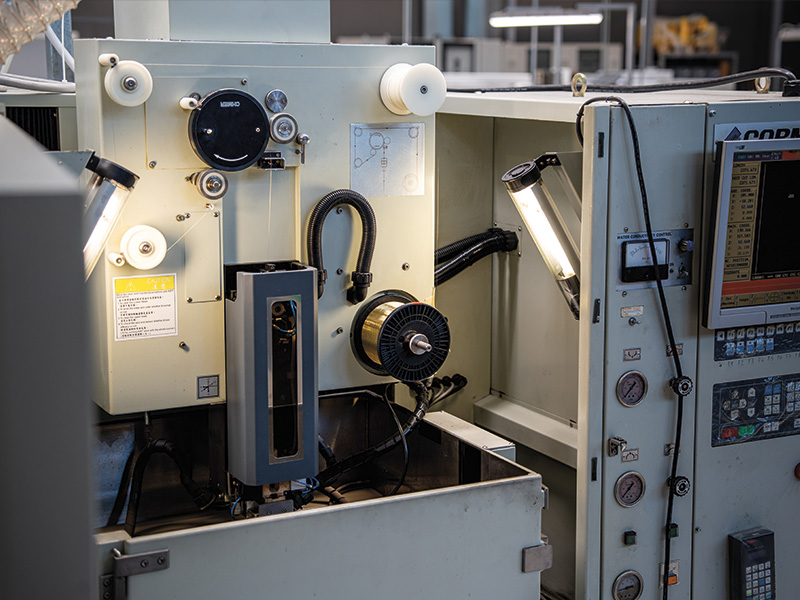 Processo di elettroerosione a filo