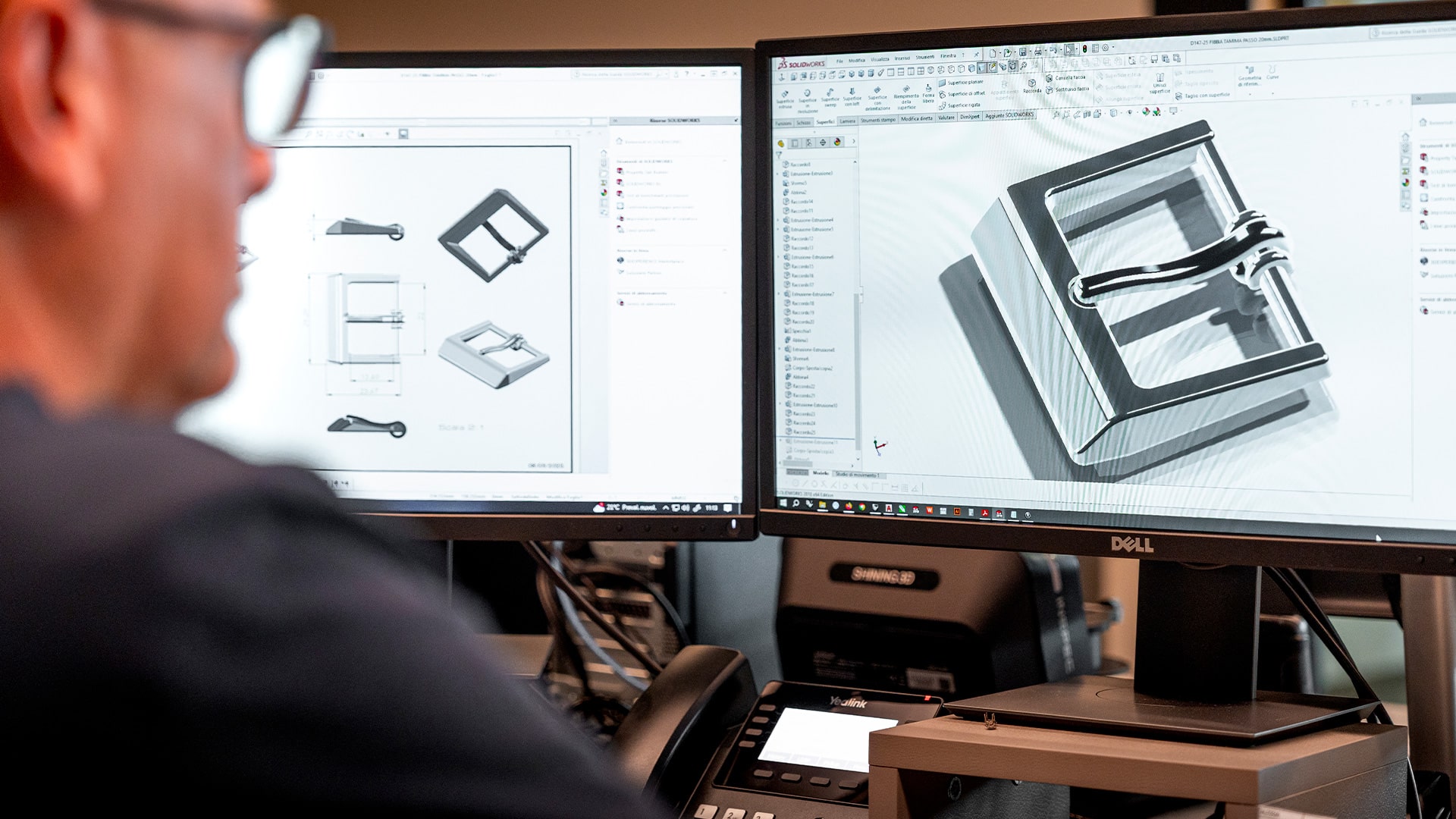 Operatore al Computer con Disegno Tecnico